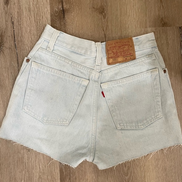 Levi’s 501 High Rise Denim Jean Shorts Distressed Light Wash Size 10 Girls/XS - Picture 11 of 13